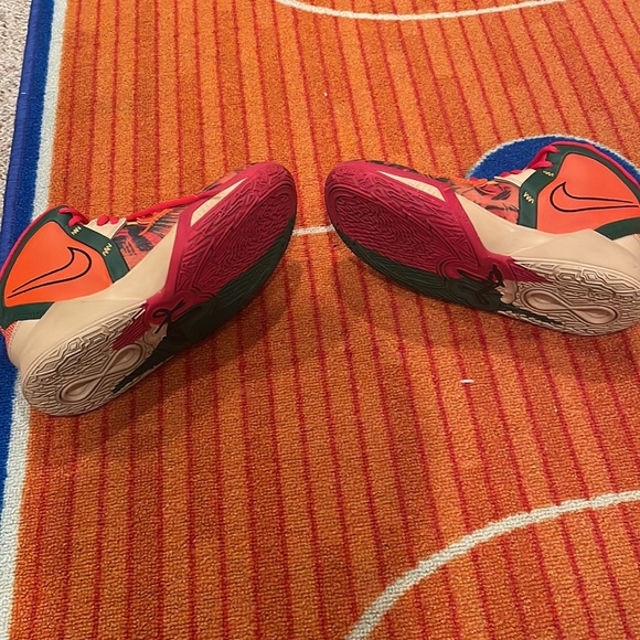 Kyrie Irving Infinity Basketball shoes. - Picture 6 of 6